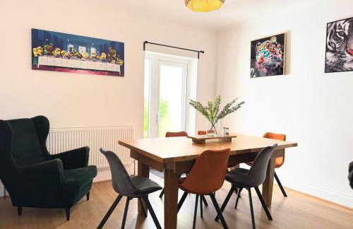 New Spacious 4 Bedrooms 5 Beds House Sleeps 8! - Foto 36