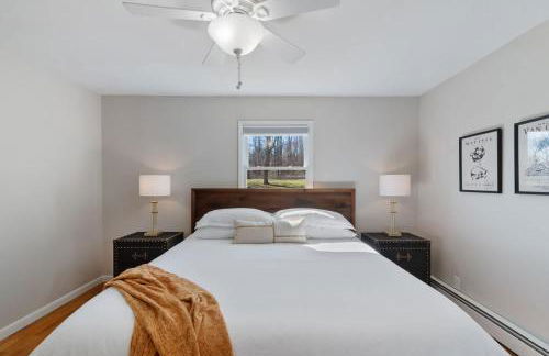 High-End Finger Lakes Escape - Expansive Game Room, Cozy Firepit, & Scenic Views - Foto 29