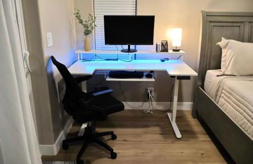 2 Masters, Newly renovated with new furnishings - 4BR 3BA - Photo 11