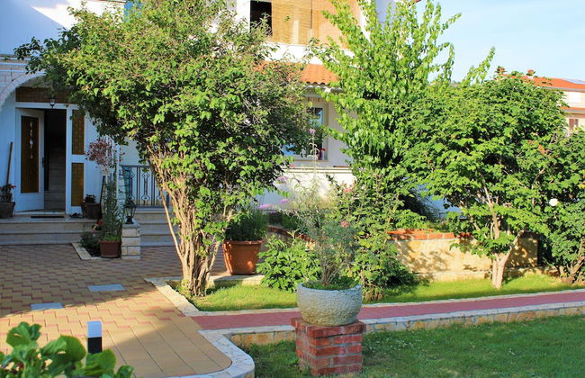 Impeccable 2-bed Apartment in Rab - Foto 27