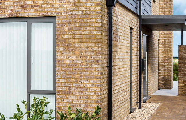 Stylish new Home With Parking - King Beds Garden - Foto 38