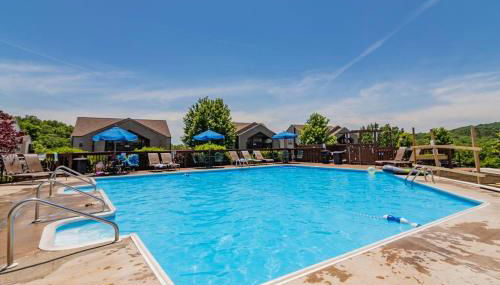 Cozy Lakeside Getaway - Outdoor Theater - Free Early Check-In- 4min to Silver Dollar City - Foto 3