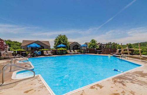 Cozy Lakeside Getaway - Outdoor Theater - Free Early Check-In- 4min to Silver Dollar City - Foto 3