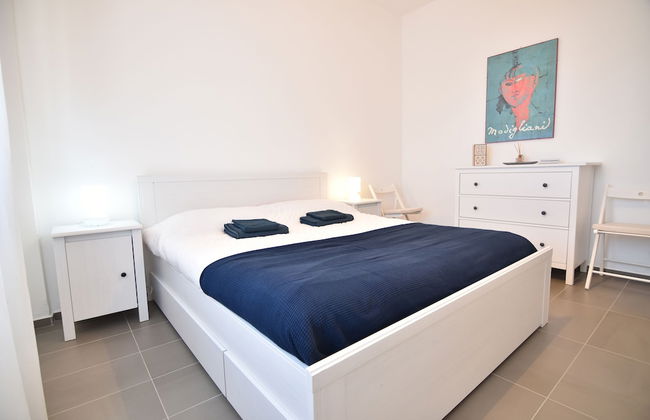 Sitting on the beach - Foto 1