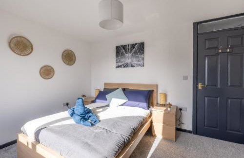 Modern 3 Bed House-Free Parking-by Holiday Homes - Foto 42