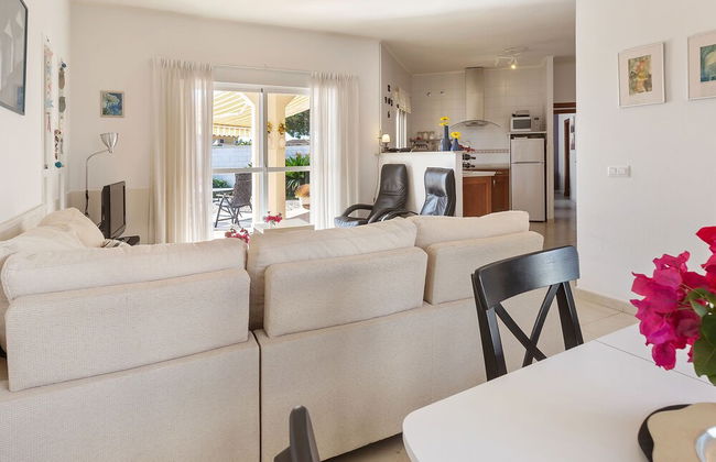 Detached Villa With a Large Private Swimming Pool - Foto 27