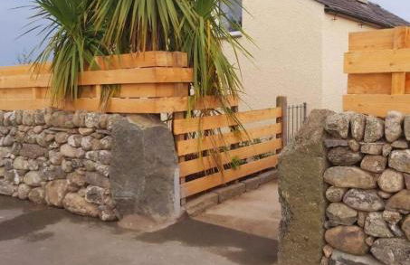 Family stay by the beach - Photo 4