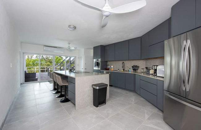 Shoreline Serenity: Secluded Coastal Villa - Foto 7