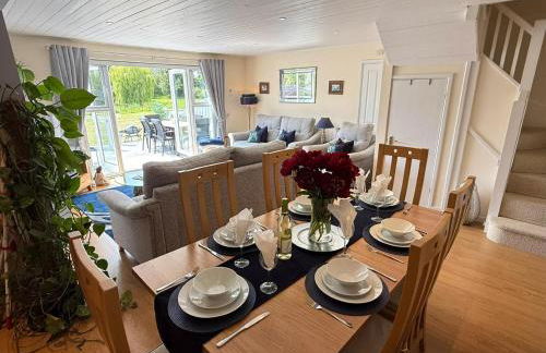 Luxury Kingfisher Lodge, Isis Lake, within the Cotswold Waterpark - Foto 12