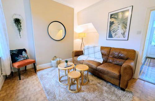 The Heritage Hideaway - King bed, Free parking, Walk to c-centre & Hospital - Foto 8