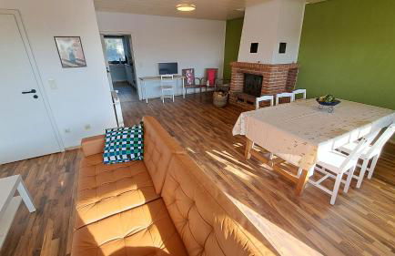 Apartment in Hanglage mit Garten und Balkon - Foto 9