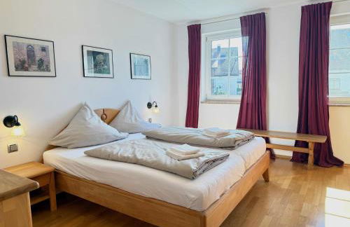 Ferienwohnung Residenz am See - exklusive Wohnung in erster Reihe mit Balkon und Seeblick - Photo 8