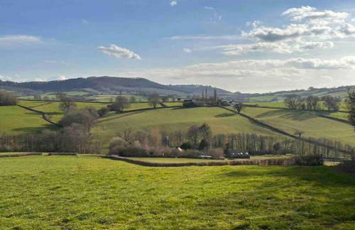 16th Century Farm House,6 Beds,5 BATHROOMS,SLEEPS 15,BBQ,HOT TUB,CINEMA ROOM WITH SURROUND SOUND,With Cymru Holidays - Foto 72