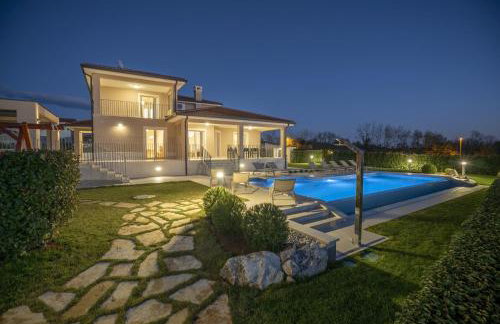 Villa Silvia for 10 people with infinity pool and large playground - Foto 8