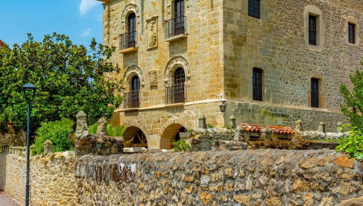 Visita guiada por el Palacio de Velarde