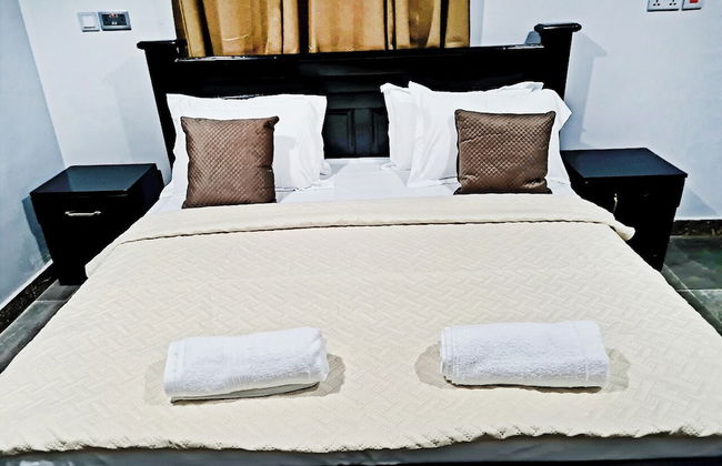 Modern Comfy & Quiet Close to Highway - Photo 5