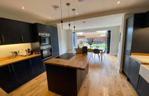 WESTREACH Filey - a 4 Bedroom, all en-suite sleep 8 Townhouse - Photo 1