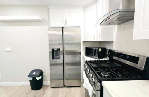 Escondido Front Unit 3-BR by SD STAY - Foto 33