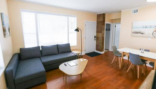 Centrally Located Efficiency One Mile to the Beach! - Foto 3