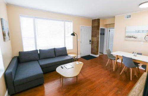 Centrally Located Efficiency One Mile to the Beach! - Foto 3