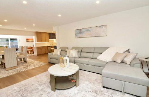 Luxury Oasis Getaway w/pool 15 mins from beach - Foto 21