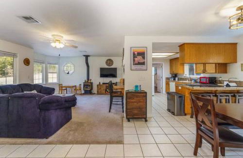 Acorn House - Charming house in green heaven with pool table with lovely backyard - Foto 12