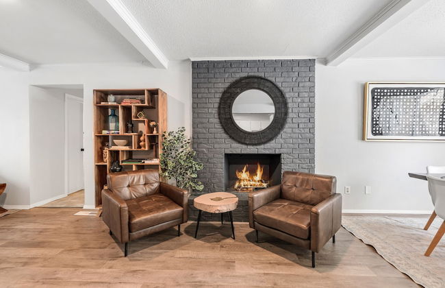 Spacious Retreat 8 Bedroom River - Photo 1