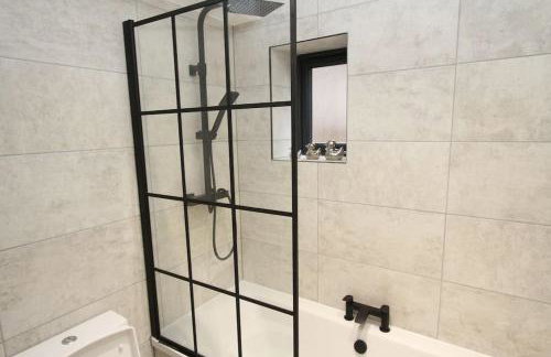 Lovely One Bed Apartment-Near All Transport-Village-FreeParking - Foto 16