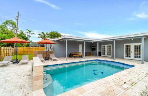 Hidden Gem 4 Bedroom Home with Private Pool & Game Room - Photo 1