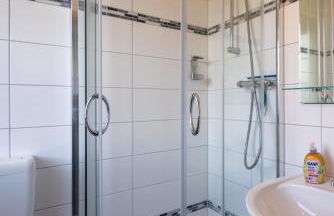 Gästehaus Olympia Wilhelmshaven - Moderne Einzelzimmer mit eigenem Bad für Monteure - Foto 7