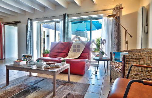 LocaLise - M3A La Maison du pêcheur au Guilvinec - Chambres vue mer - A 20m de la mer située à la pointe de Men Meur - Tout à pied, plage, port, centre, commerces, marché - Wifi inclus - Linge de lit inclus - Jardin clos - En option , ménage et serviettes - Foto 5