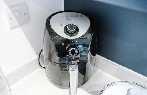 Stunning 3 Story Home, 3 x King Size Beds, Pool Table, Free Parking x2, Ping Pong - Foto 35