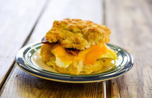 Rustic Chic Alabama Cabin w Loft Fire Pit Pet Friendly Fenced Yard Lake Guntersville - Lucky Lodge - Foto 61