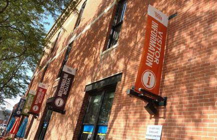 Modern Townhome Near Downtown walk to CWS! - Foto 12