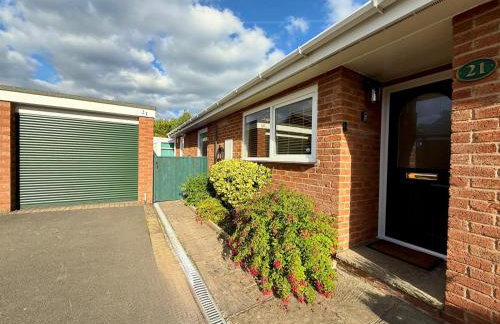 Modern 3 Bedroom Bungalow, EV Friendly, Parking Included - Foto 6