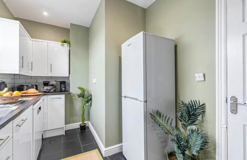 Stylish 4Bed Executive Stay WiFi and Parking - Photo 48