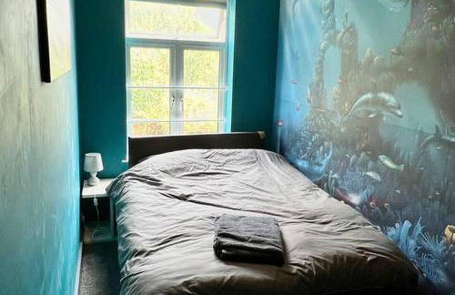 Inviting 4-Bed House near Heathrow w Fireplace - Foto 10