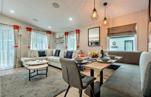 Astoria Lodge Smart Modern 2-Bedroom Holiday Lodge Milford on Sea - Photo 23