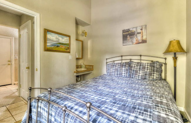 Lake Forest Villa Patio w/ BBQ - Photo 5