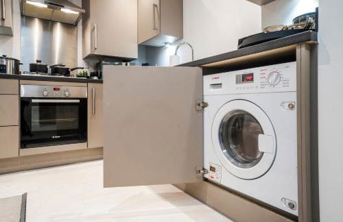 TheCountingSheep - Heathrow in 15 mins - Glass Balcony - Dedicated Workspace - Foto 26