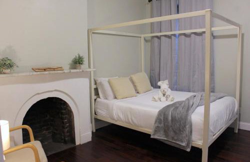 CHIC, Renovated Brownstone in PRIME DT Albany - Foto 12