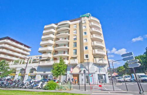 Elegant Apartment with Sea View and Swimming pool - Photo 27