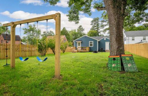 Fenced Yard, Swing Set Pawfect for Family and Dogs! - Foto 12