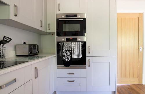 The Stables Stylish cottage with hot tub and parking - Pass the Keys - Photo 10