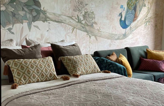 Romantic Bedroom With Mountain View Near Central - Photo 4