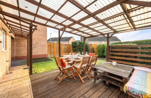 Stylish 3BR Home - Sleeps 7 - 15 Min to City Centre, Parking Garden & Fast Wi-Fi - Foto 40