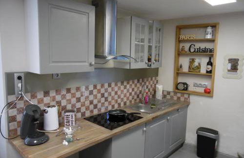 Chez Jérôme, au pied de la cité médiévale - Foto 5