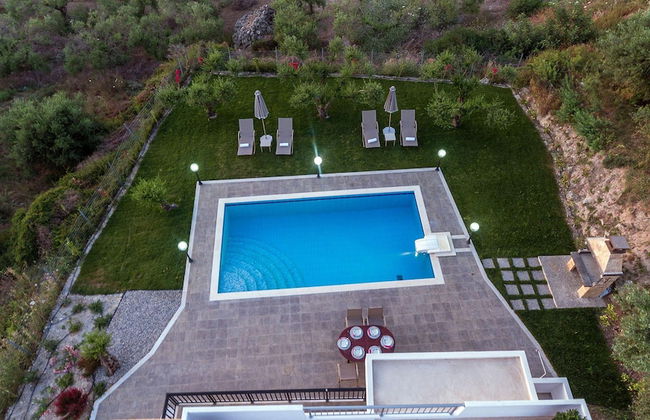 Villa Guinevere-with Private Pool - Photo 35