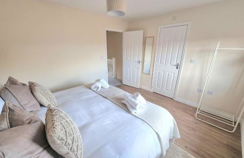 Stylish Spacious 4 Bed Townhouse near station with Parking & High Speed WiFi - Foto 8