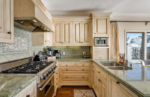 Luxury, renovated, oceanfront home with incredible deck & views - dogs welcome - Foto 20